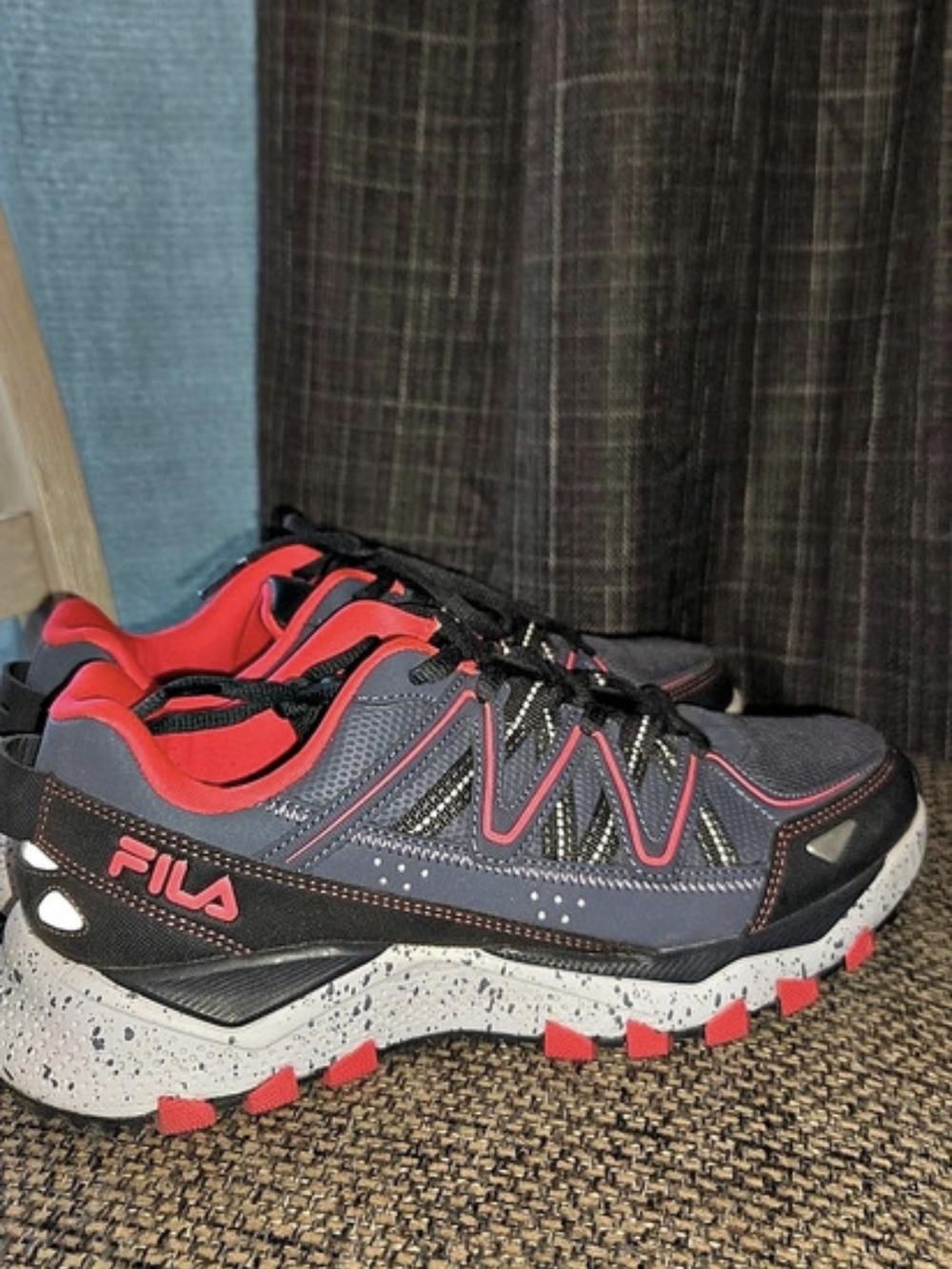 Fila Black & Pink Athletic Shoes US 8.5